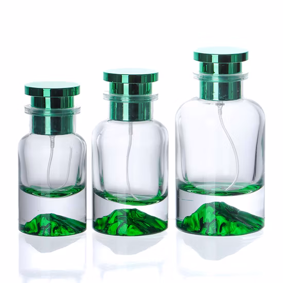 Vendita all'ingrosso di un set di confezioni di profumo, bottiglia di vetro trasparente da 50 ml e coperchio di plastica