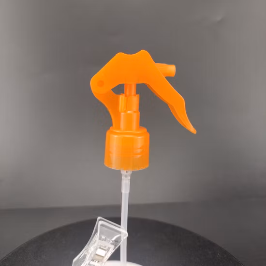 Mini spruzzatore a pistola in plastica 24/410 con uscita da 0,3 cm³